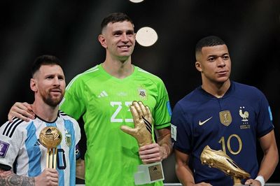 Trung vệ Pháp nổi giận khi Mbappe bị Martinez chế nhạo