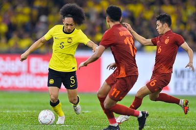 Malaysia đánh bại Thái Lan ở bán kết lượt đi