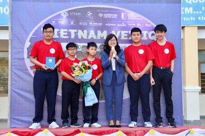 Lần đầu tiên học sinh Kon Tum được chọn thi đấu Robotics online quốc tế