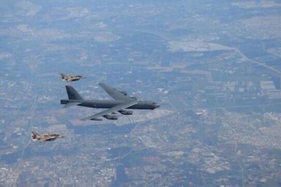 Mỹ-Israel tập trận chung, các chiến đấu cơ F-16 hộ tống B52