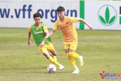 U23 Việt Nam thắng trận đầu tiên dưới thời HLV Philippe Troussier