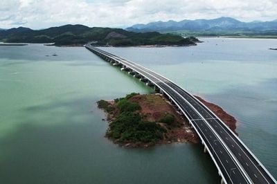 Không trạm dừng chân trên cao tốc, Quảng Ninh xây tạm nhà vệ sinh công cộng