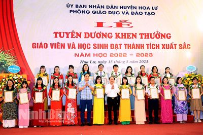 Hoa Lư tuyên dương, khen thưởng giáo viên, học sinh đạt thành tích xuất sắc năm học 2022-2023