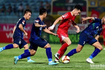 Hoàng Đức tỏa sáng giúp Viettel chiến thắng trước Bình Định