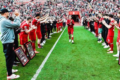 Liverpool xếp hàng tri ân 4 cầu thủ sắp rời đội
