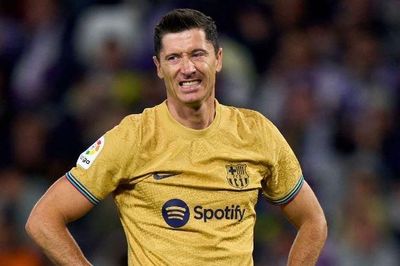 Đội bóng của Ronaldo 'Béo' tạo địa chấn trước Barca