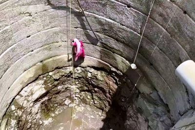 Mạo hiểm tính mạng để đi lấy nước ở Ấn Độ