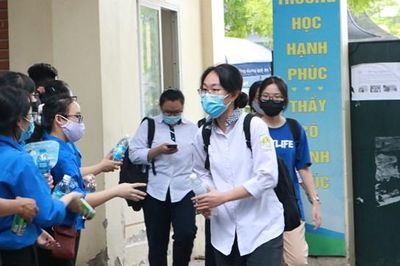 Nếu không may trượt tốt nghiệp THPT, thí sinh thi lại thế nào?