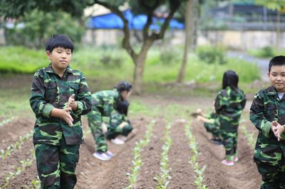 Mở ra ồ ạt, tour trại hè, học kỳ quân đội bớt 'nóng'
