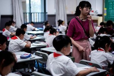 Trung Quốc cấm dạy thêm, phụ huynh phải thuê gia sư cho con gần 10 triệu đồng/giờ