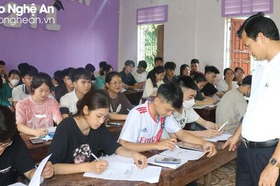 Trước kỳ thi tốt nghiệp THPT 2023: Thầy, trò Nghệ An tổ chức học, ôn thi thực chất sát đối tượng