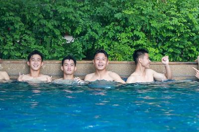 U17 Việt Nam thư giãn bên hồ bơi, khoe body 'cực phẩm' không thua kém các đàn anh ở tuyển