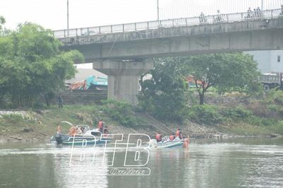 Thái Bình: Nỗ lực tìm kiếm cháu bé bị đuối nước trên sông Trà Lý
