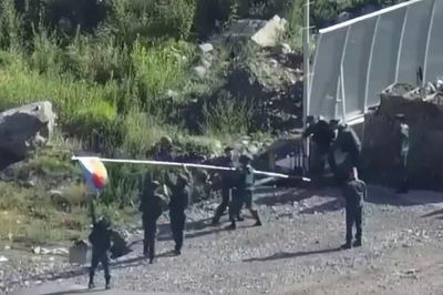 Xung đột trên cây cầu dẫn tới Nagorno-Karabakh, 2 binh sĩ Armenia và Azerbaijan bị thương