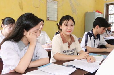 Cô trò lớp 12 ôn hết tốc lực chặng cuối để thi tốt nghiệp THPT