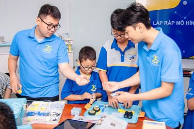 Trải nghiệm thú vị với AI Robotics