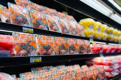 Vải thiều Bắc Giang đổ bộ các chuỗi siêu thị tại bờ Tây nước Mỹ
