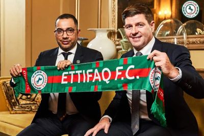 Sốc với mức lương Steven Gerrard ở Saudi Arabia