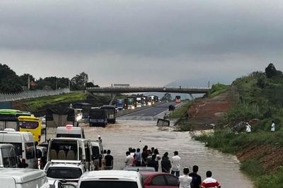 Bộ GTVT chỉ đạo 'nóng' sau sự cố ngập cao tốc Phan Thiết-Dầu Giây