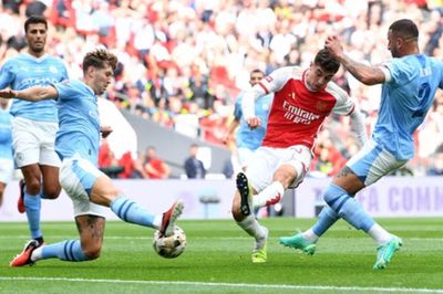 Arsenal ghi bàn phút 90+11, quật ngã Man City ở loạt 'đấu súng' để giành danh hiệu đầu tiên của mùa giải