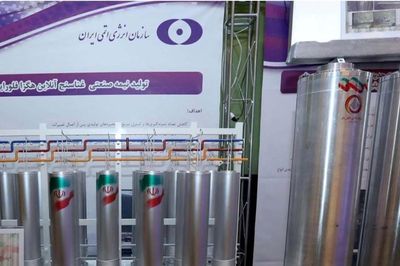 Iran giảm tốc độ làm giàu uranium