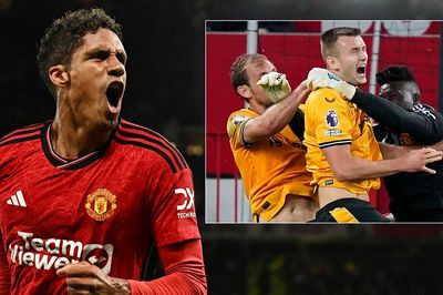 MU thắng nhọc Wolves: Vận may và trọng tài