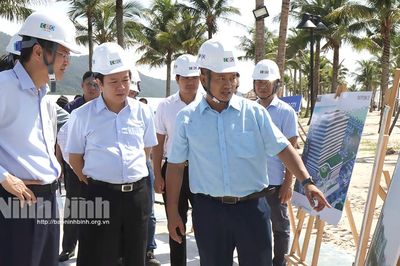 Đoàn công tác của tỉnh tìm hiểu thực tế tại khu kinh tế Vân Đồn