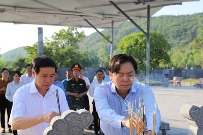 Dâng hương tưởng niệm 82 năm ngày mất cố Tổng Bí thư Hà Huy Tập