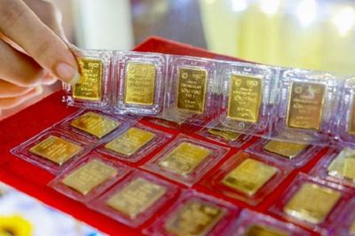 Giá vàng thế giới tăng mạnh gấp 3 lần vàng SJC