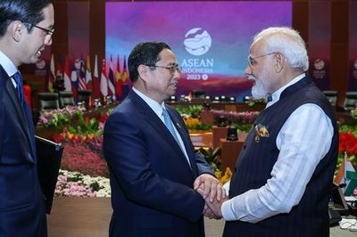 Thủ tướng Phạm Minh Chính gặp mặt, trao đổi với lãnh đạo các nước dự Hội nghị Cấp cao ASEAN