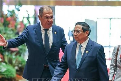 Thủ tướng Phạm Minh Chính gặp Ngoại trưởng Nga