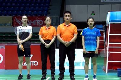 Tiến Minh gọi, 'bà xã' Vũ Thị Trang trả lời với chức vô địch sau màn lội ngược dòng ngoạn mục