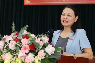 Phó Chủ tịch - Tổng Thư ký Nguyễn Thị Thu Hà tiếp xúc cử tri tại huyện Kim Sơn