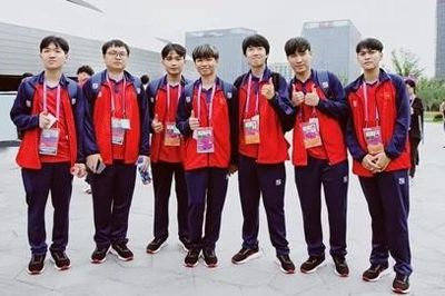 Tuyển Liên minh huyền thoại Việt Nam giành vé vào tứ kết ASIAD 19; Vì sao Cadiz chọn Vĩnh Nguyên mà không phải Công Phượng, Quang Hải?