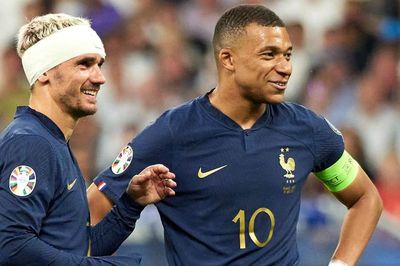 PSG mua Griezmann về đá cặp với Mbappe