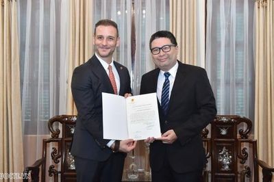 Trao Giấy Chấp nhận lãnh sự cho Lãnh sự danh dự của Armenia tại TP. Hồ Chí Minh