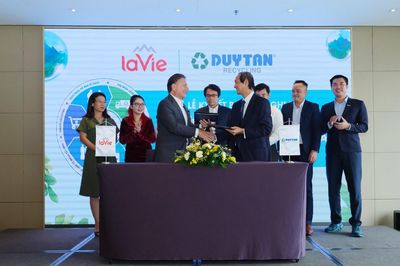 Lavie 'bắt tay' Duytan Recycling: 11.000 tấn rác thải nhựa sẽ được thu gom và tái chế