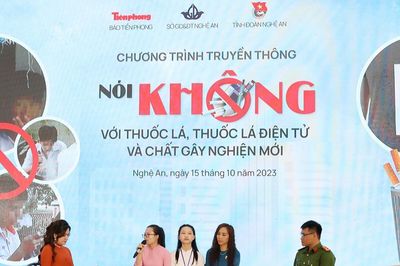 Cảnh báo thuốc lá điện tử chứa chất lạ tiếp cận học sinh