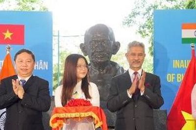 TPHCM: Khánh thành tượng lãnh tụ Ấn Độ Mahatma Gandhi tại công viên Tao Đàn