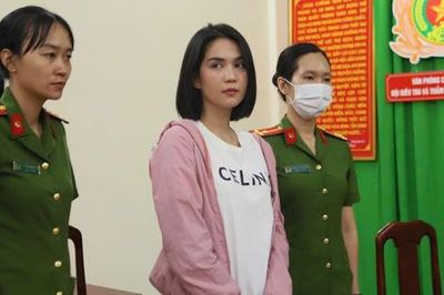 Giây phút người mẫu Ngọc Trinh và Trần Xuân Đông bị bắt tạm giam