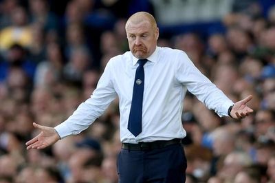 Nửa xanh Merseyside quay cuồng trong khủng hoảng trước derby