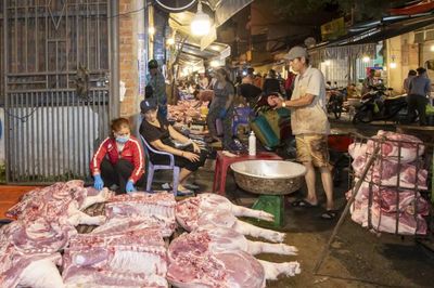 Lò mổ gia súc trong khu dân cư: Mòn mỏi chuyện di dời