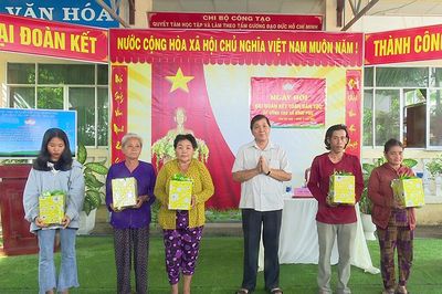 Ngày hội đại đoàn kết toàn dân tộc ở ấp Công Tạo, xã Bình Phú