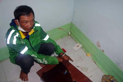 Tạm giữ đối tượng mang theo 'kho vũ khí' để đòi nợ