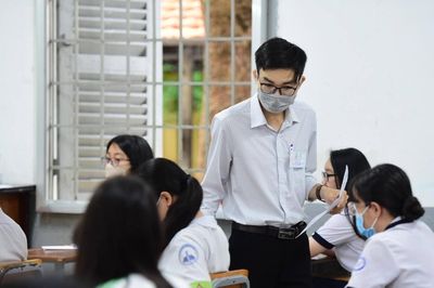 'Không học thêm, con tôi khó đỗ vào trường top'