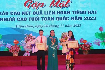 Khen thưởng tập thể, cá nhân tham gia Liên hoan Tiếng hát NCT toàn quốc