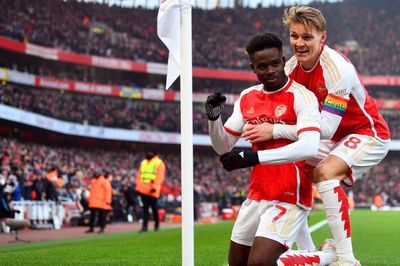 Premier League: Arsenal vững vàng ngôi đầu bảng, M.U bại trận