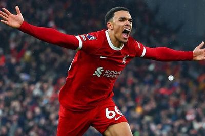 Liverpool đánh bại Fulham với bốn siêu phẩm