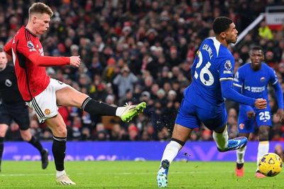 McTominay làm thay phần việc của tiền đạo trước Chelsea, MU chỉ còn kém Man City 3 điểm