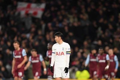 Tottenham lập kỷ lục tồi tệ Ngoại hạng Anh, Son Heung Min cạn lời